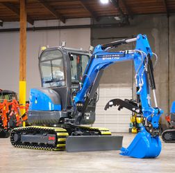 Heated Cab Mini Excavator Rippa R32Pro • Kubota engine • Steel Tracks • Hydraulic Thumb • Ready to Work