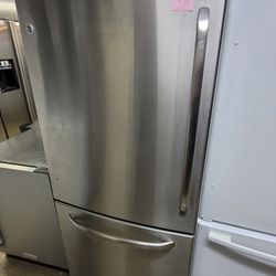 GE 30" WIDE APARTMENT SIZE STAINLESS STEEL BOTTOM FREEZER REFRIGERATOR 