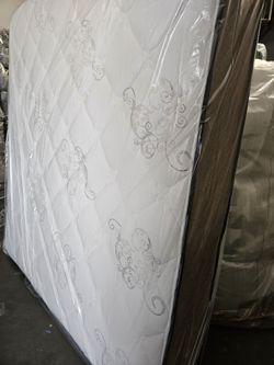 CALIFORNIA KING  SET === 》》 $249  *( MATTRESS AND BOX SPRING  )