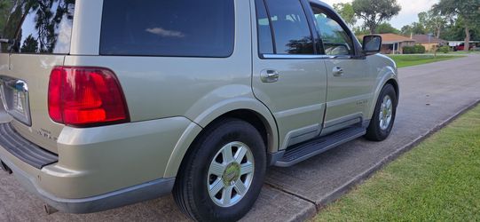 2004 Lincoln Navigator