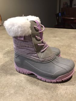 Snow boots size 10