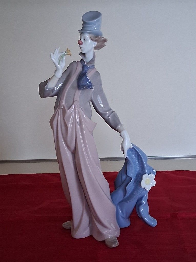 LLadro Clown Holding A Flower Number 6507 Figurine