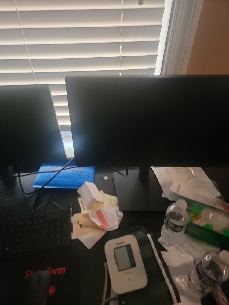 2 20 Dell Monitors, Web Cam, Keyboard, Headset