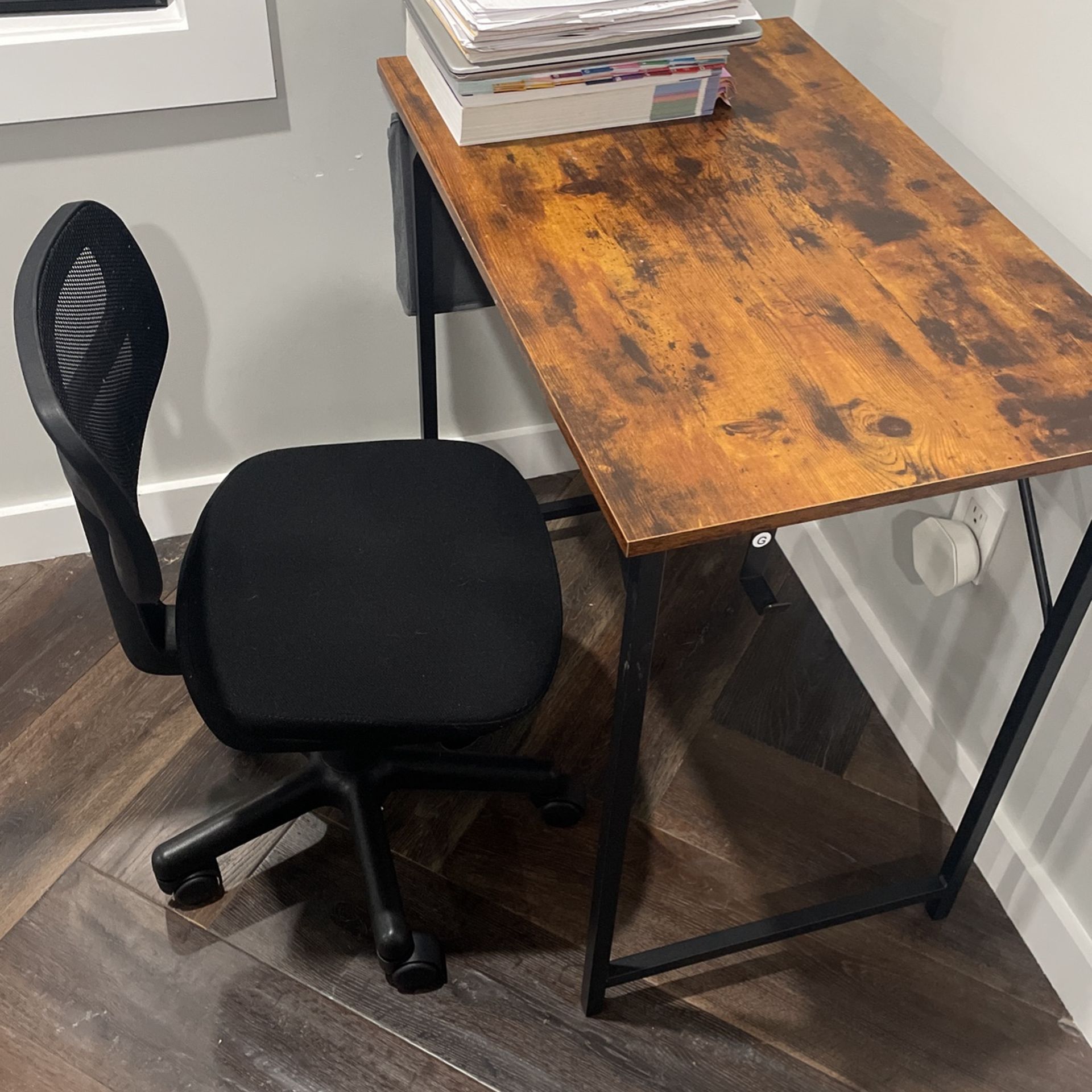 Computer Table With Chair In Perfect Conditions