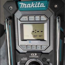 Makita  Bluetooth Job Site Charger/Speaker With Battery!