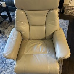 Premium Genuine Leather Recliner Chair – Excellent Condition