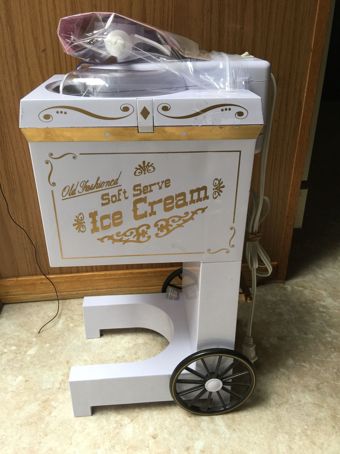 Old fashioned soft online serve ice cream maker