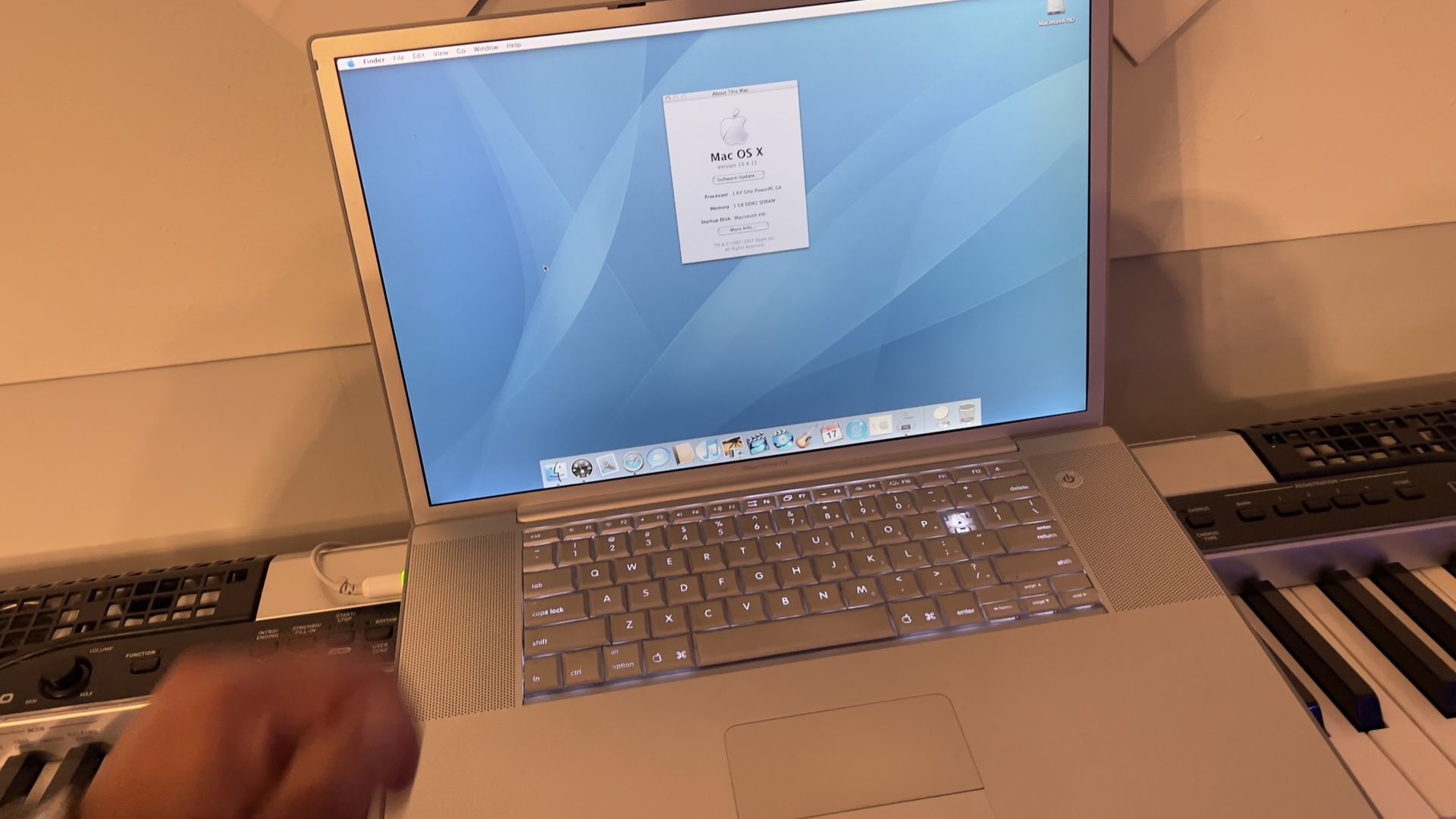Apple Mac Powerbook G4 17” Laptop with Superdrive. Rare & Collectible