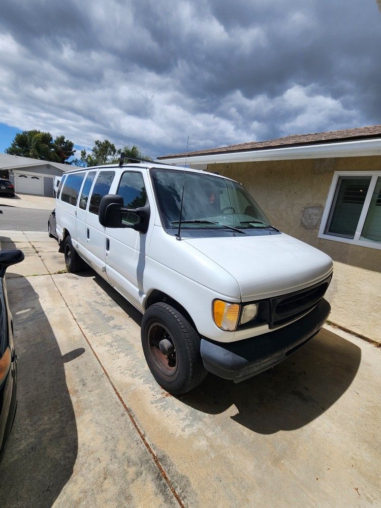 2002 Ford E-350