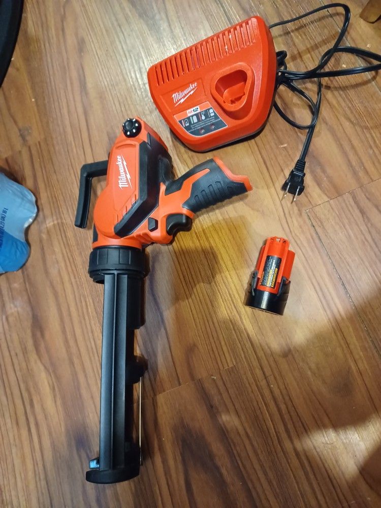 milwaukee m12 caulk gun Bran New