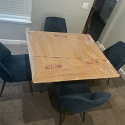 Glass Kitchen Table +Chairs 