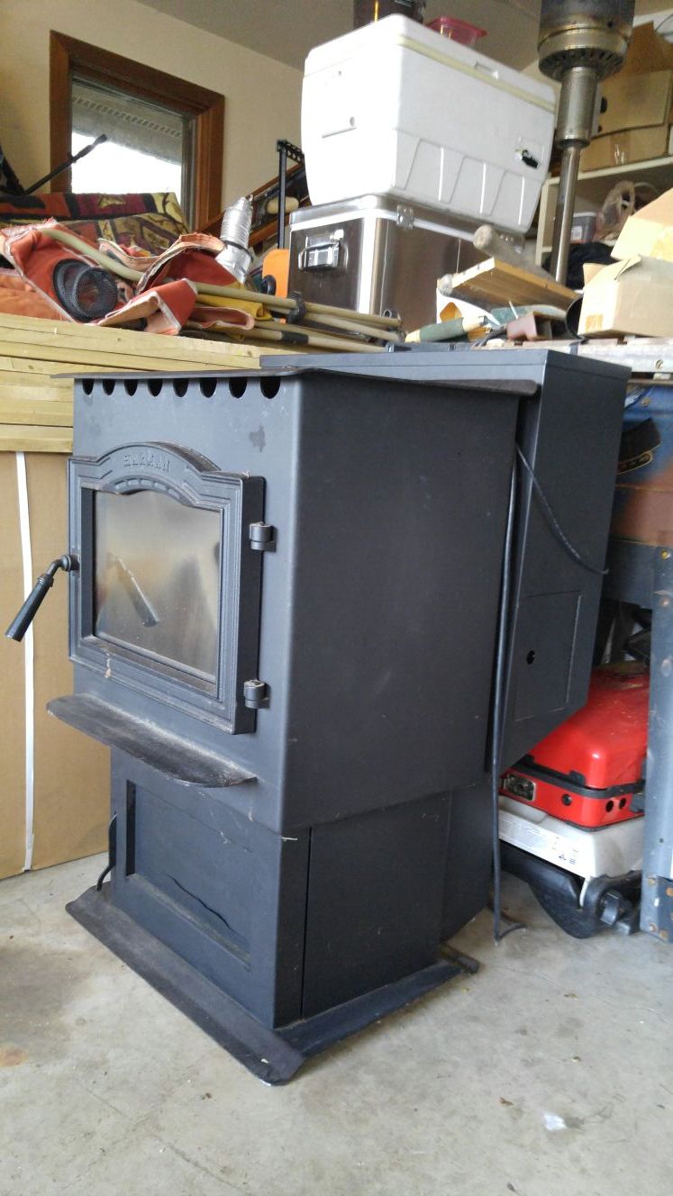 Harman PC45 Pellet Stove for Sale in Womelsdorf, PA - OfferUp