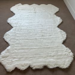 5x7 White Sheepskin Rug