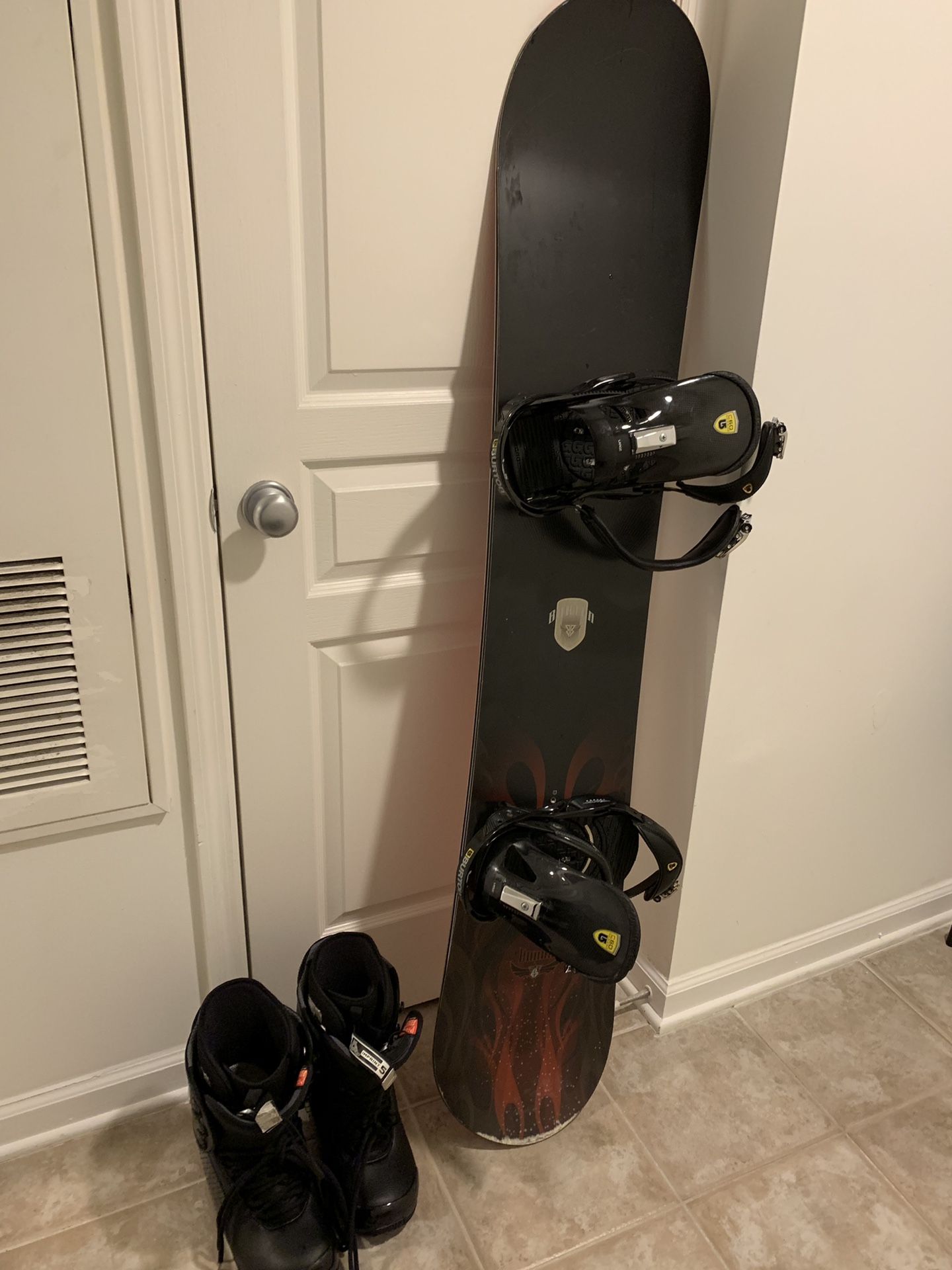 Burton Baron 166 Infinite ride Snowboard, Burton C60 Carbon Large Bindings, Burton SL7 size 11 M boots, Burton 166 Bag