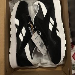 New Reeboks Size 3 Kids !!!! $25