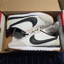 Nike Pacific Women's Shoes Size 7