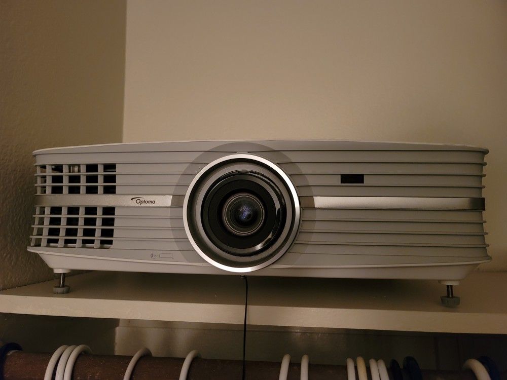 Optoma UHD60 Projector