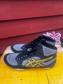 Asics Men’s High-Top Athletic Shoes in Black and Gold Sneakers Size 9