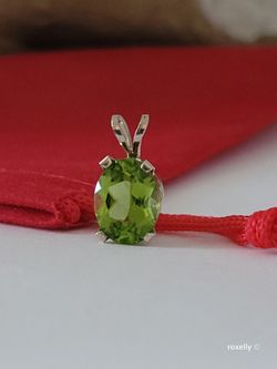 ⛔️RESERVED⛔️14K White Gold Peridot Gemstone Small Pendant Solid Gold/ Dije de Oro Sólido con 1 Peridoto! 👌🎁Post Tags: Dije de Oro