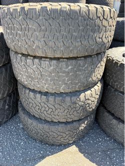 Vendo 315/70/R17 las 4 llantas Bfgoodrich las 4 por $220