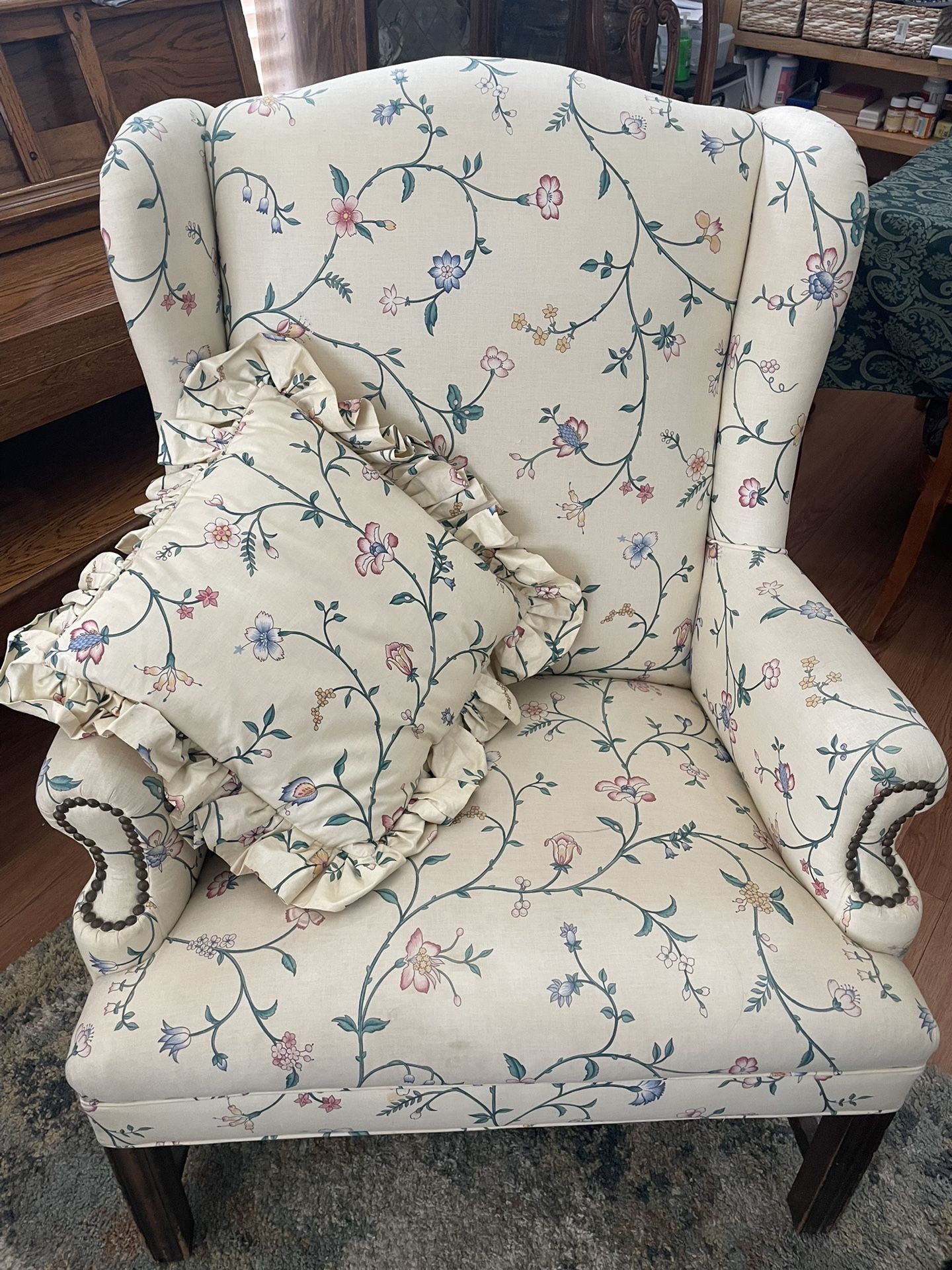 Waverly Queen Anne Floral Accent Chair With Pillow
