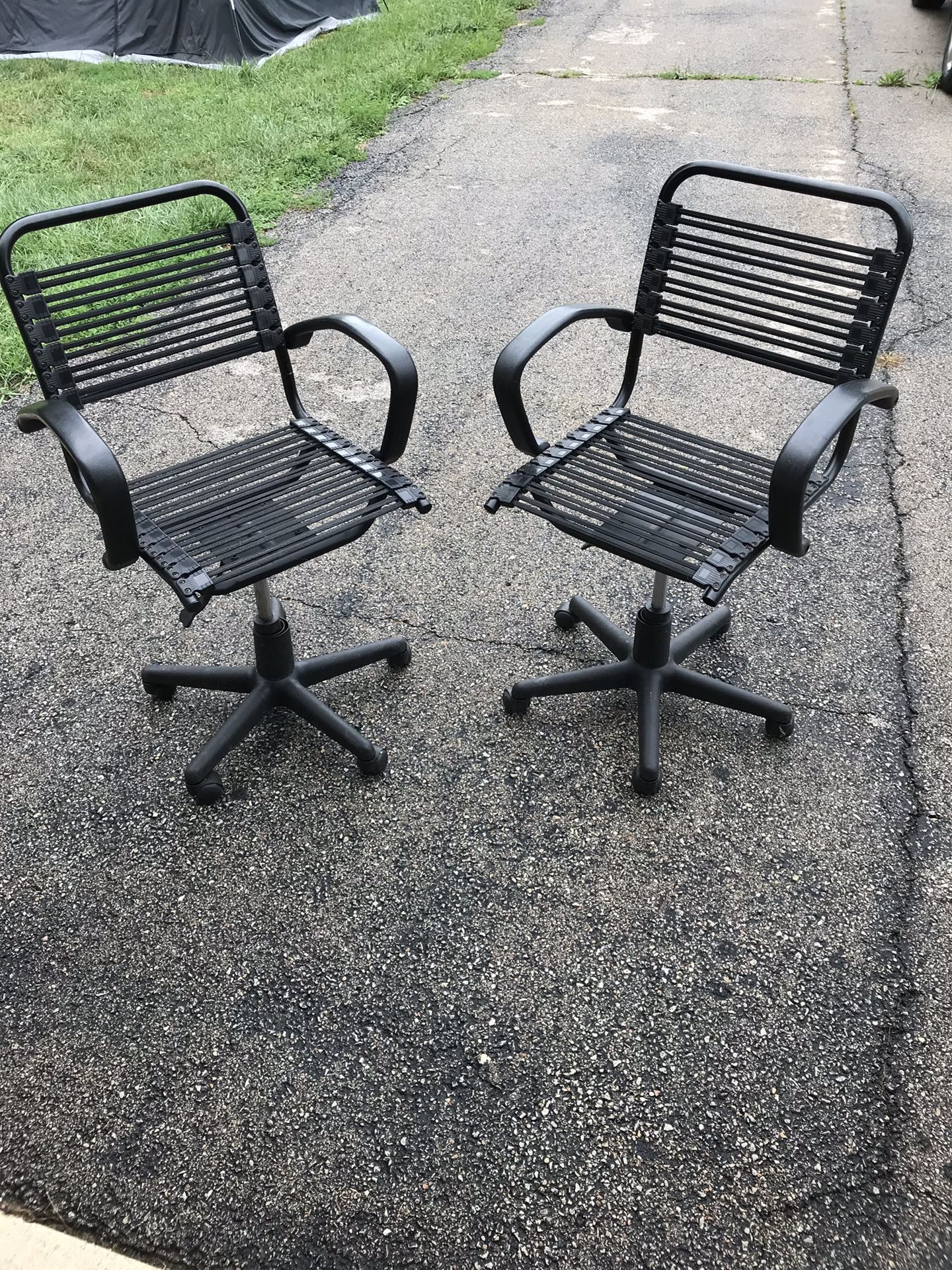 Bungee computer chairs
