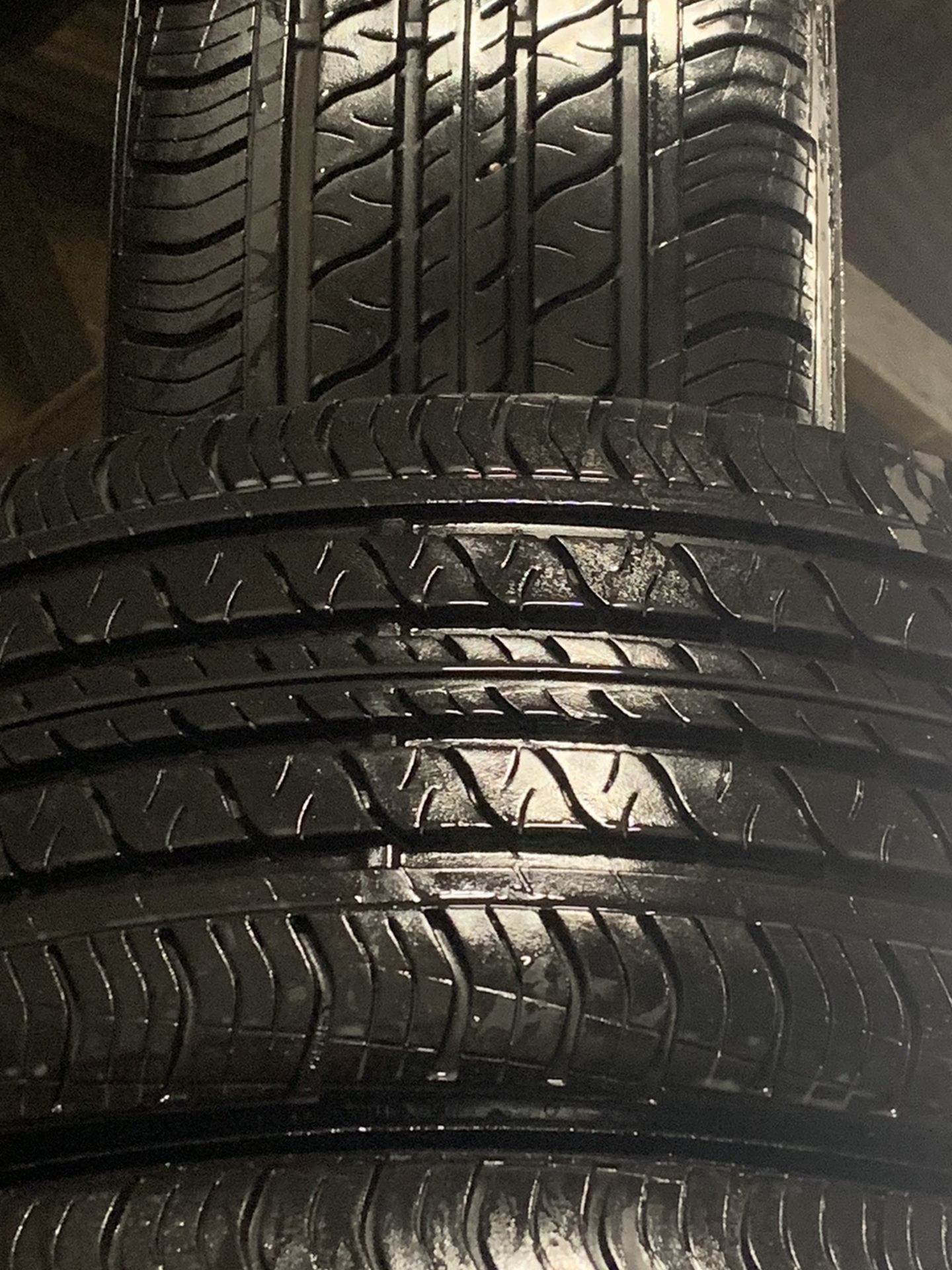 4 ) Used Tires 235/40/19 CONTINENTAL Procontact Rx