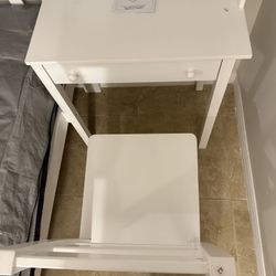 Bed With A Shelf And Desk