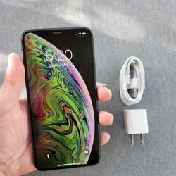 iPhone Xs Max - UNLOCKED - Like New  