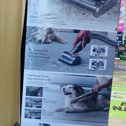 dyson Only a Dyson works like a Dyson Radial Root Cyclone™ technology Dyson-pioneered cyclones capture dust from the airflow so there's no loss of suc