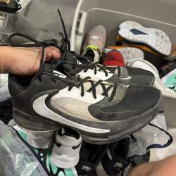 Nike Giannis Men’s 10.5 