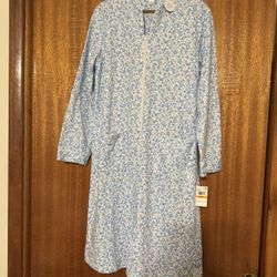 💙 Miss Elaine Zip-Front Robe – Size Small