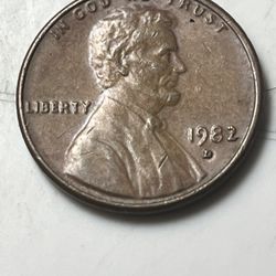 1982 D Penny Doubles In Back 