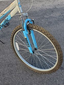 PACIFIC EVOLUTION 18SPEED MOUNTAIN BIKE 26INCH for Sale in Las Vegas NV OfferUp