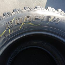 2 Llantas 33 X 12.50 R17 Cooper Discoverer 