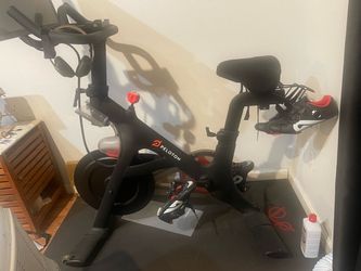 Peloton spin bike