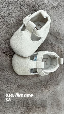 Baby shoes and hat 0-3 months