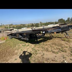 Fifth Wheel Trailer 