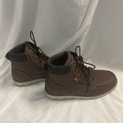 Men’s Levi’s Sneakers. 