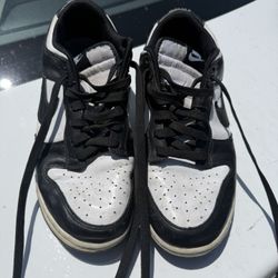 Nike Panda Dunks 