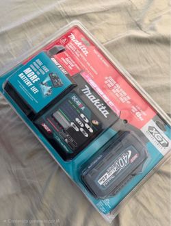 🔥 NEW Makita 40V Max XGT Starter Pack (Battery & Charger)