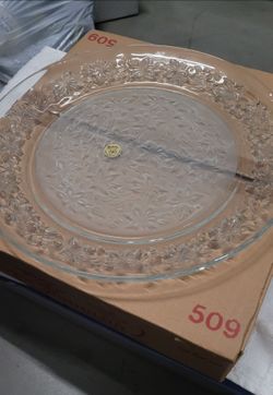 Princess House Fantasia Serving Platter #509

Beautiful Princess House Fantasia crystal serving platter featuring an elegant floral pattern. This plat