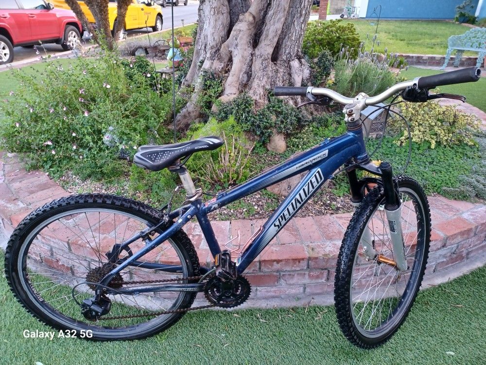 Specialized Hardrock Boys Mountain Bike With Suspension
