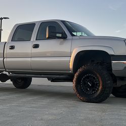 2004 CHEVY SILVERADO 2500 HD CREW CAB 4WD