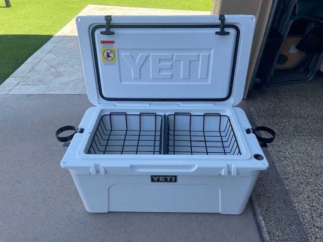 Yeti White cooler 65 With Accessories