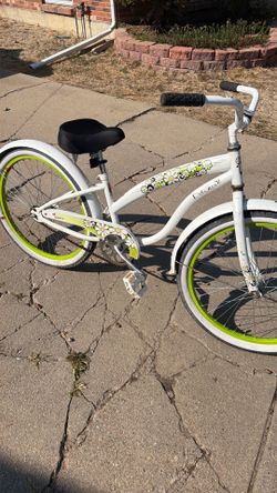 26” Diamondback Della Cruz girls bike