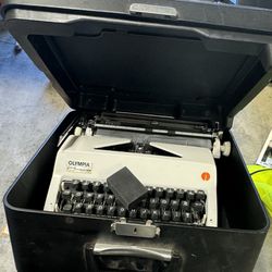Olympia Typewriter 