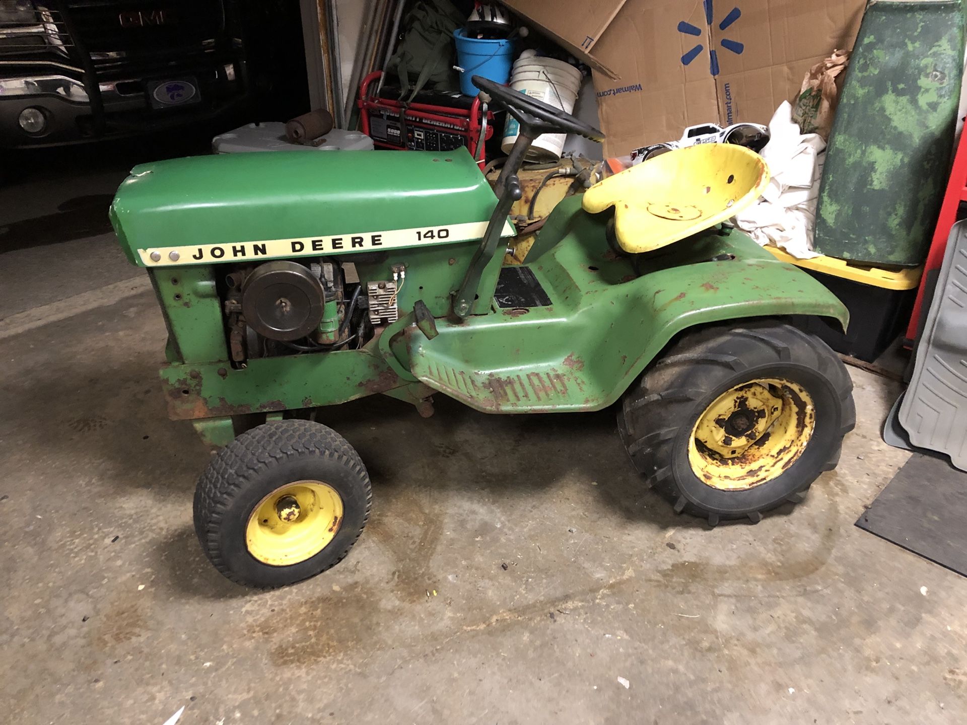 John Deere 140 lawn tractor