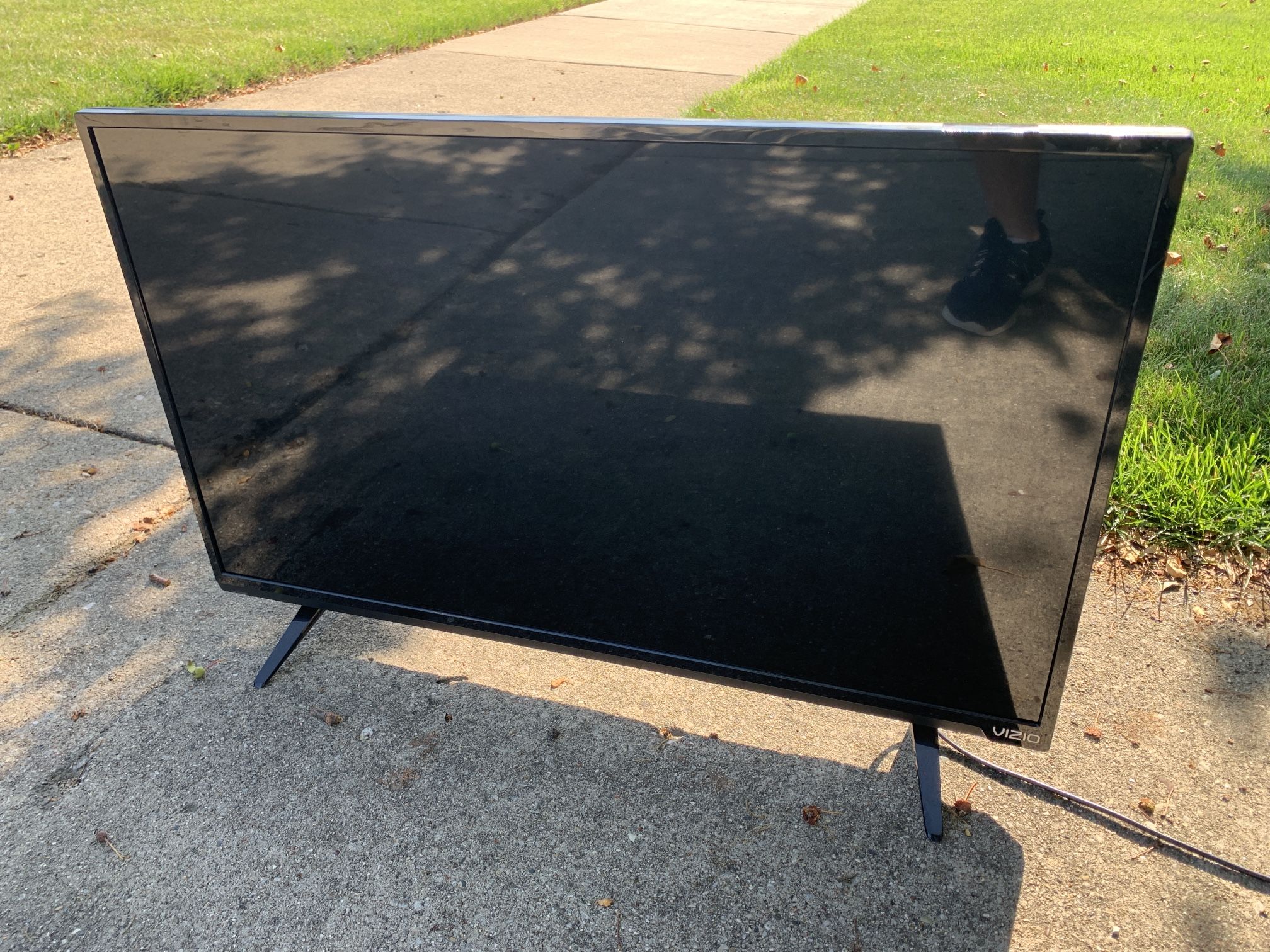 32” Vizio TV w/ Remote- Works Great! (Garage Sale Today Only!)