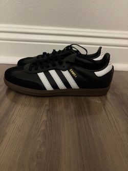 Black and white sambas